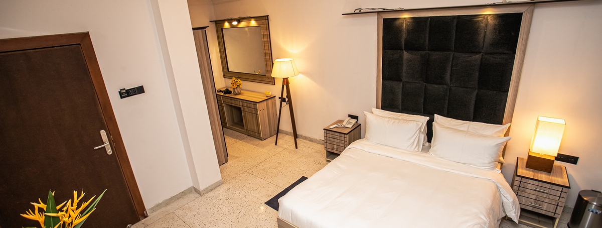 hero-rooms-Img